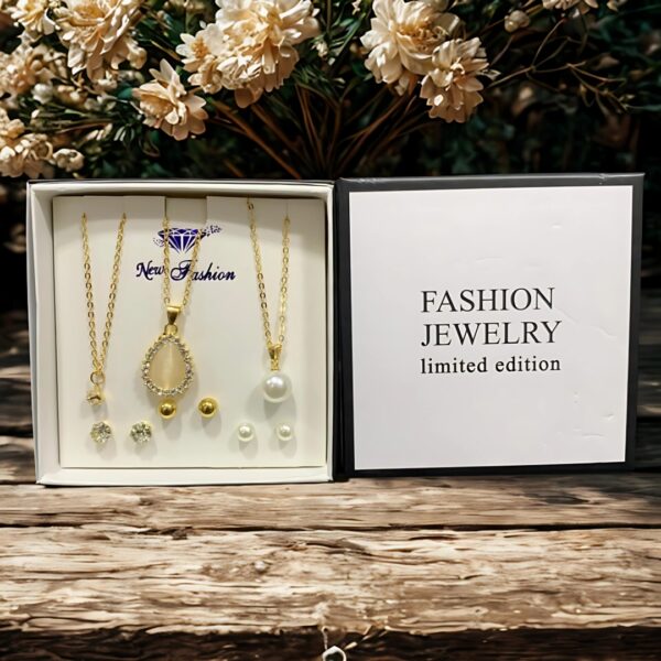 Beautifull Pendent With Three Tops Made By China Gold
